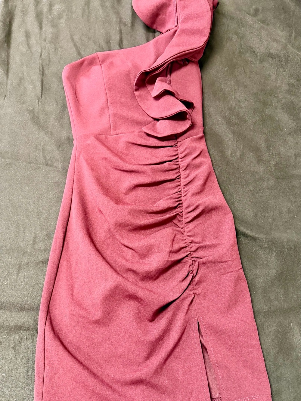 Emerald Sundae One-Shoulder Ruffle Ruched Midi Dress in Rose